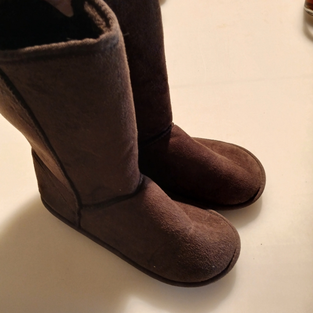 Fashion Bug boots, sz 8.5, brown, lightly worn, comfy & warm, great 4 cold days